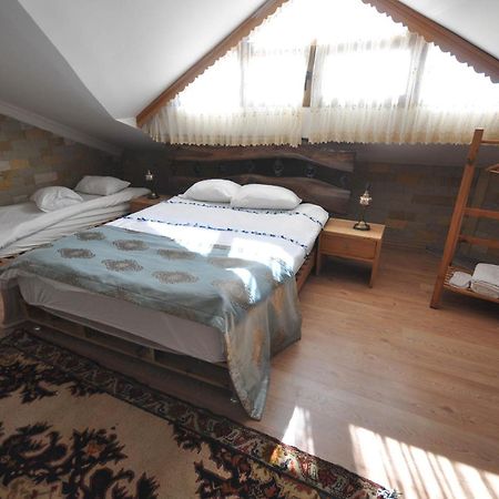Uchisarstonehouse Hotel Nevşehir Bagian luar foto